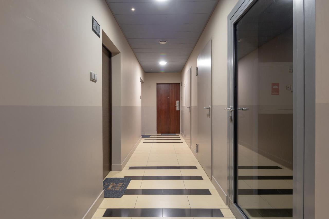 Grzybowska Platinum Apartment Tower A ワルシャワ エクステリア 写真